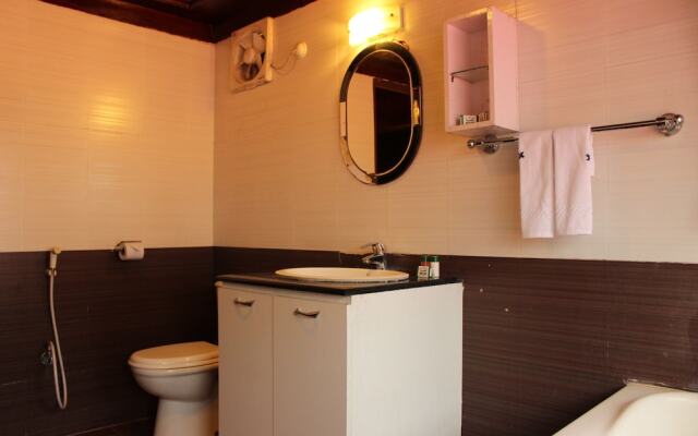 Black Beach Resort