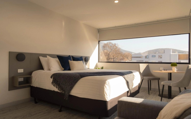 429 Apartments and Suites – Guest Rooms – Sandy Bay