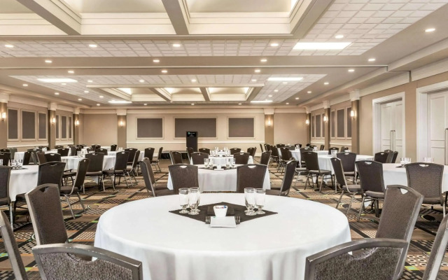 Royal Hotel Calgary, Trademark Collection by Wyndham