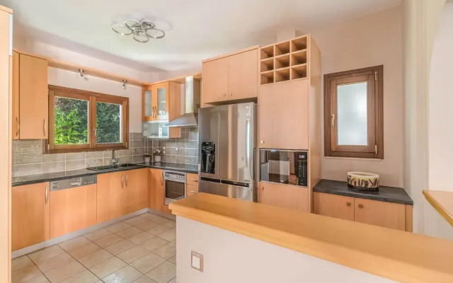 Inviting Villa in Anavissos With Communal Pool