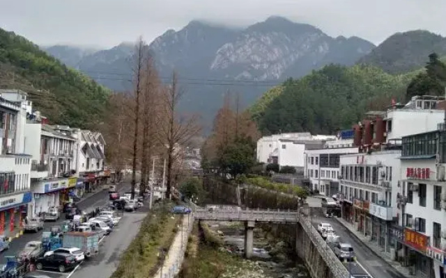 Huayuan Homestay (Huangshang Scenic Area South Gate)