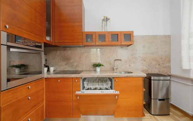 Apartment Filtry With Parking by Renters