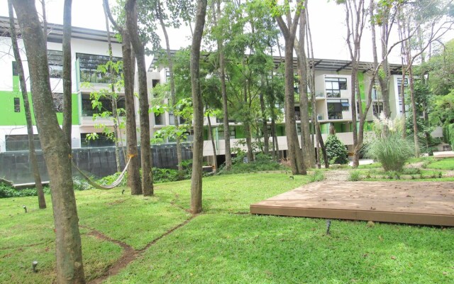 BEE Suites Santa Ana