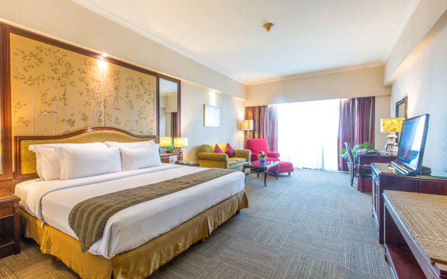 Sunlake Waterfront Resort and Convention