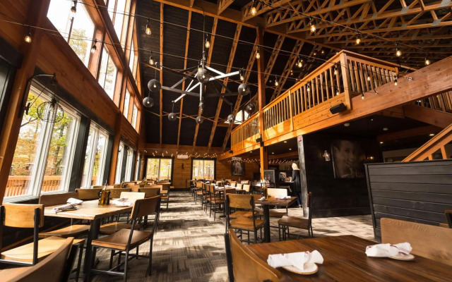 Camelback Lodge & Aquatopia Indoor Waterpark