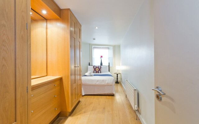The Oscar Wilde Suite by 5STARSTAY