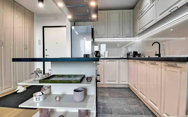 Lake Panorama Loft 5 star Location, Queen Bed, Views
