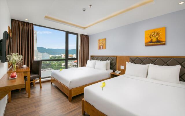 La Beach Hotel
