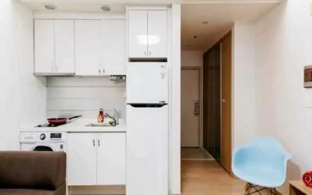 TEN-Q Residence MAPO