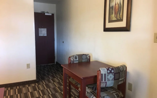Microtel Indianapolis Airport