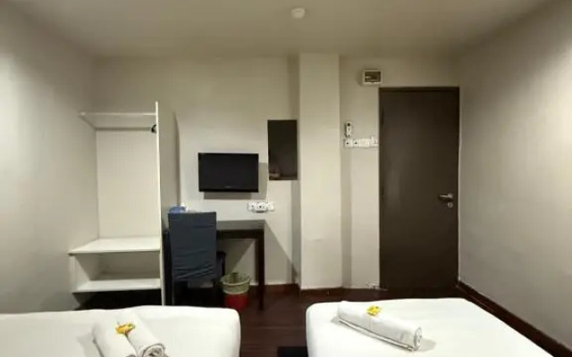 1st Living Subang SS15