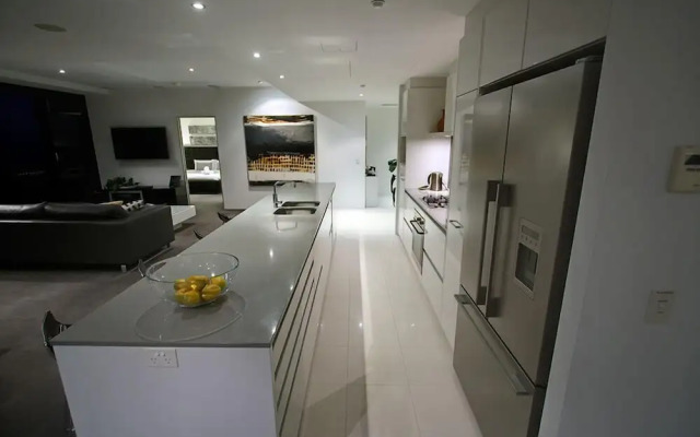 Circle on Cavill - Private Apartments