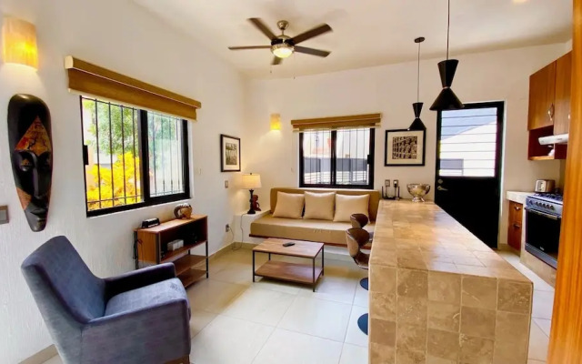 Beautifully Renovated 1 Bed Guest House - Walk to Everything - Roof Top Patio