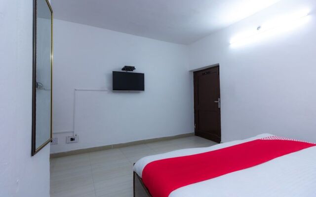 OYO 8951 Hotel Royal Regency