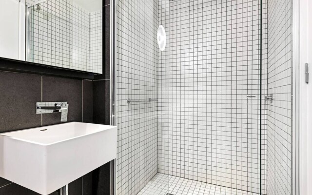 Melbourne City Centre Designer 2bedroom Apt Vme398