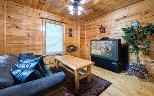 Cabin of Dreams, 3 BR, Water View, WiFi, Hot Tub, Pool Table, Sleep 8