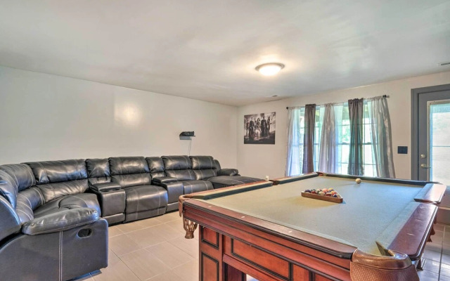 Pond-view Deck + Pool Table: Woodbridge Haven!