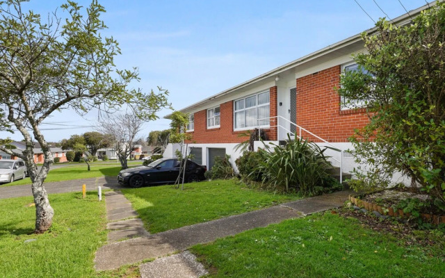 Renovated Takapuna 2BR Apt - Parking