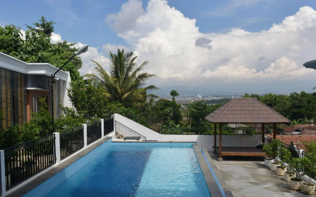 Malang Hill Gallery & Homestay