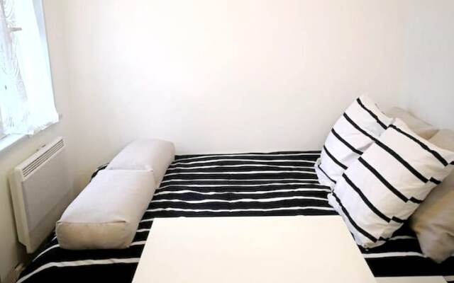 Studio in Montargis, with Wifi