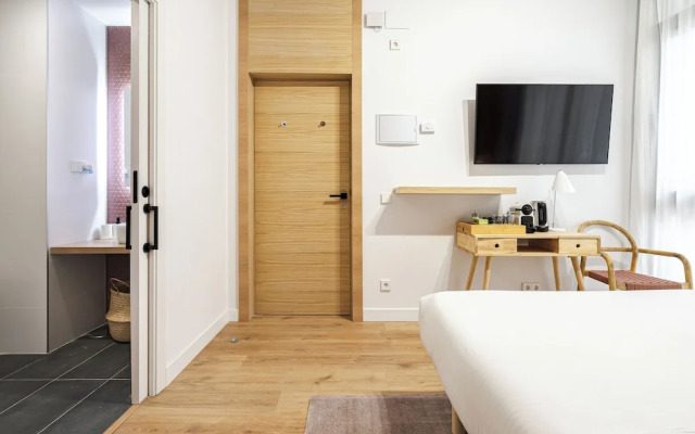 Vallecas Suites by Olala Homes