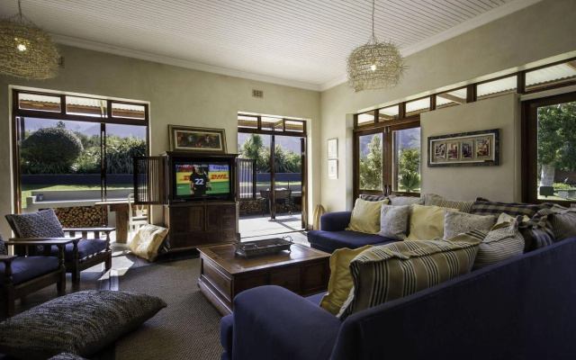 A Hilltop Country Retreat - Image 6
