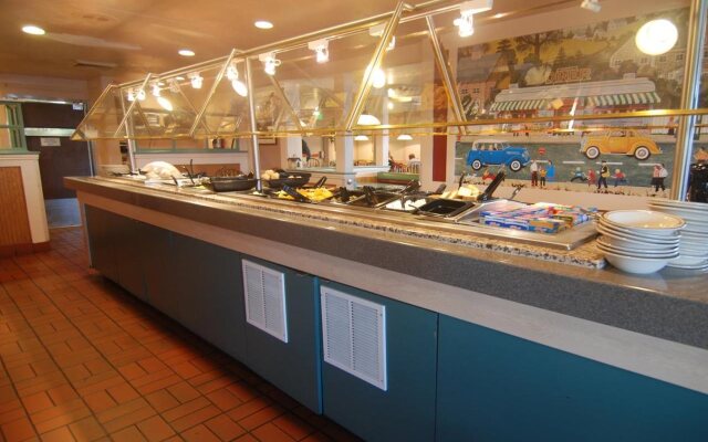Econo Lodge Inn & Suites