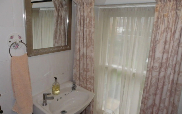 Maison Dieu Guest House