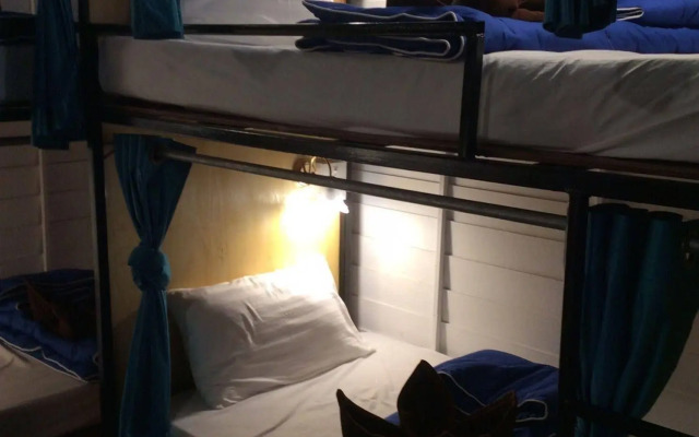 Moov Inn Garden Hostel