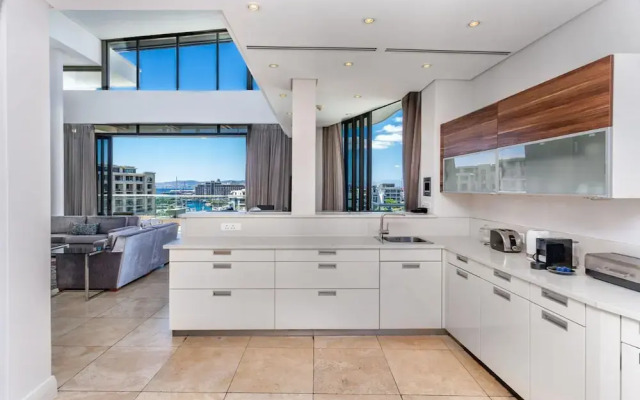 The Marina Family Penthouse - 704