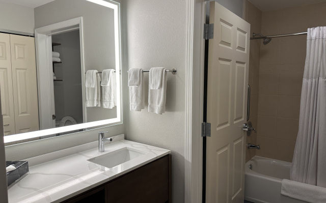Staybridge Suites Milwaukee West-Oconomowoc by IHG