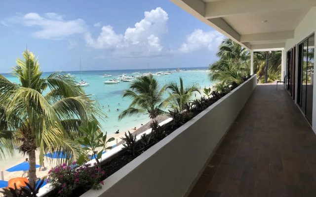 Cuxos Hotel Beachfront