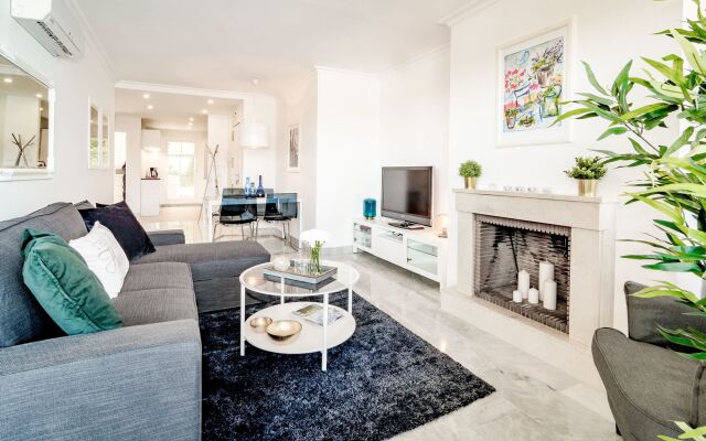 SAT1-walking distance to Puerto Banus