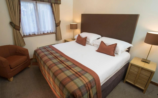 Macdonald Elmers Court Hotel