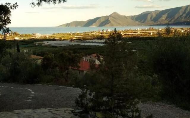 East Red Rock and View Leonidio maisonette studio