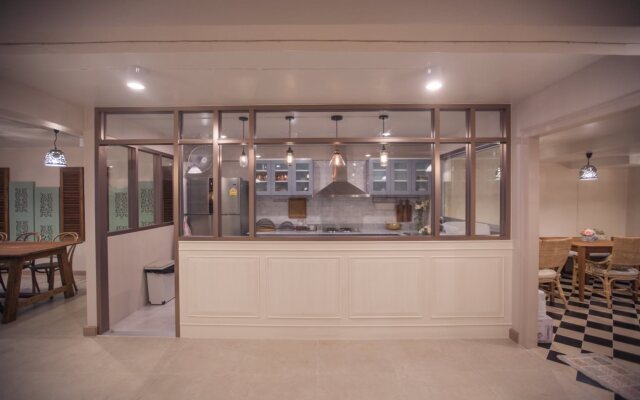 Vera Nidhra - Self check-in after 6pm