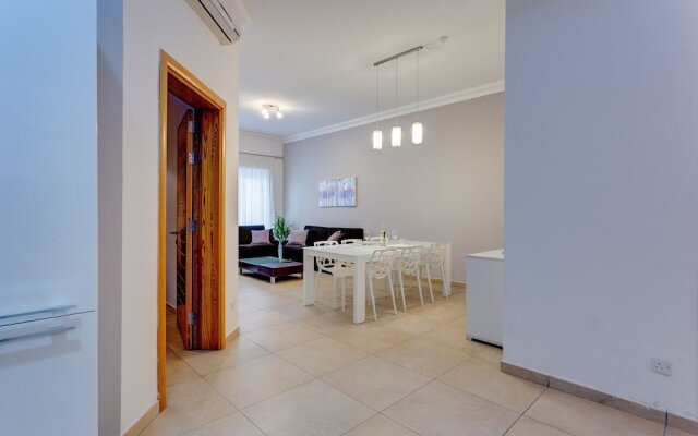Gorgeous Apartment With Terrace in Fort Cambridge, Pool