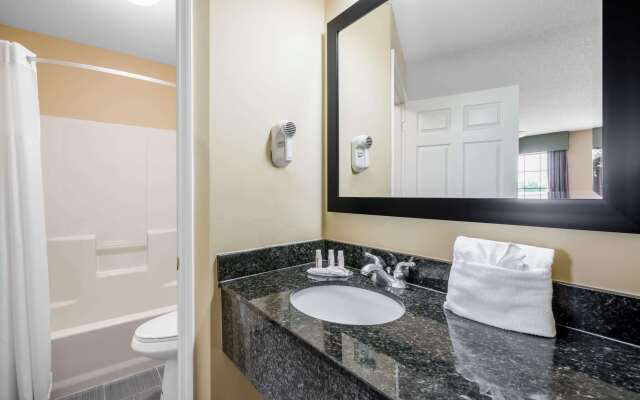 Howard Johnson by Wyndham Dalton