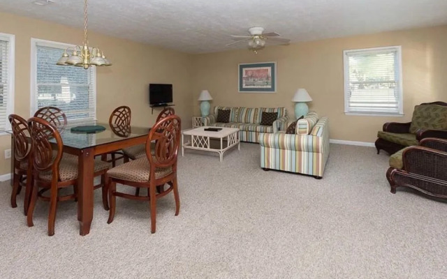 Country Club Villas