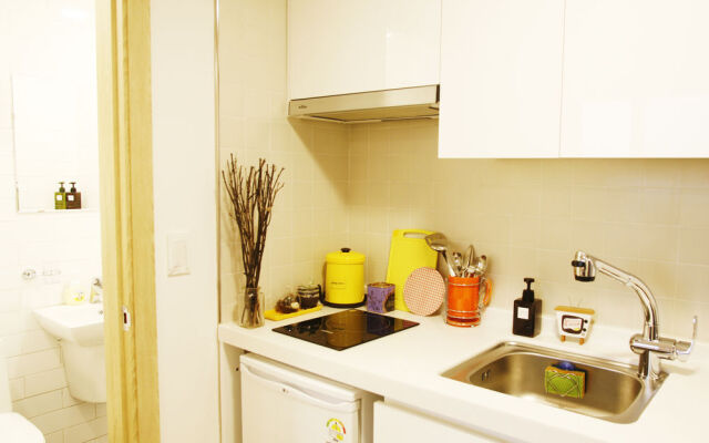 Travelers Planet Studio Type Hostel