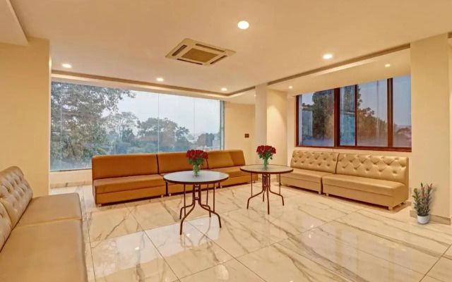 Oyo 703086 Hotel Shri Rooms & Restaurant