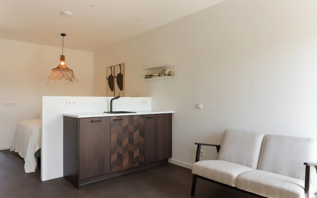 Modern Suite Near Beach