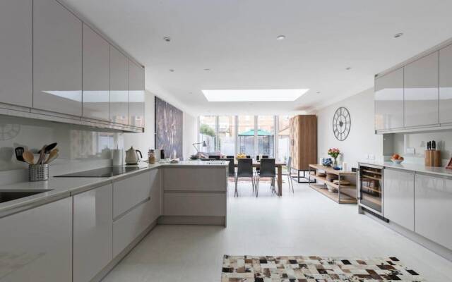 Gorgeous 5 Bed Sleeps 10 In Battersea Village