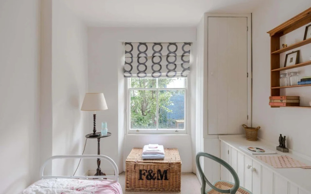 Traditional 2 Bed Apartment, Notting Hill