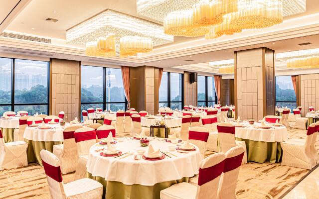 HUALUXE Hotels & Resorts Yangjiang City Center