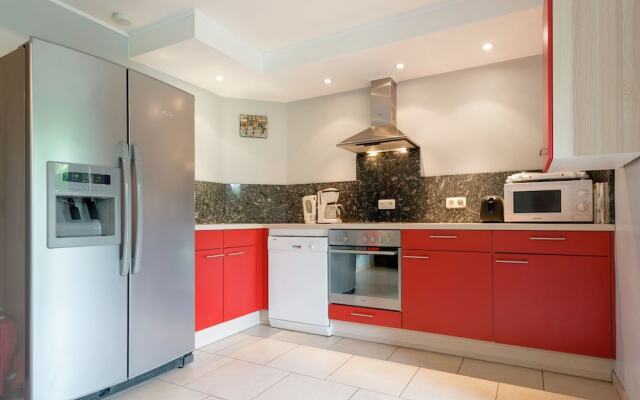 Detached House with Terrace with Breathtaking Views, Hot Tub, Sauna