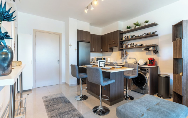 Lemon Tree 1-BR Apt & Pool in Livadia