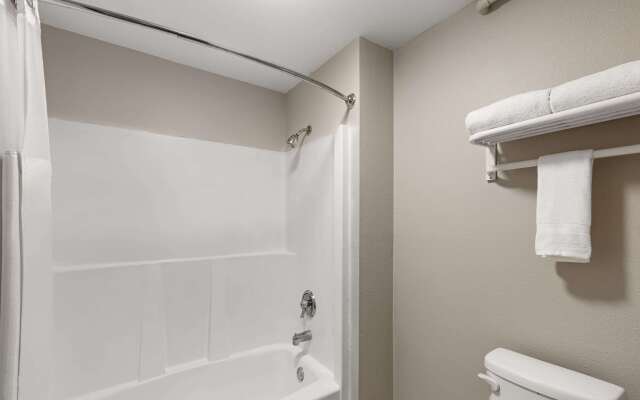 Days Inn by Wyndham Lakewood South Tacoma