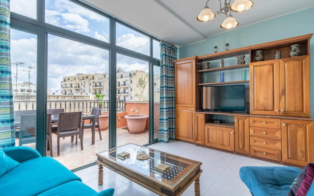 Fantastic 3 Bedroom Duplex Penthouse with Terrace
