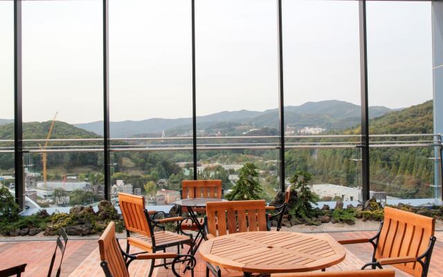 Golden Tulip Ever Yongin Hotel
